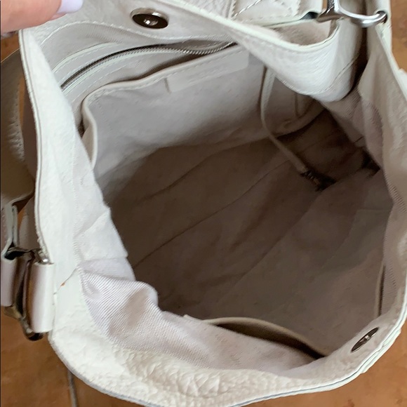 Authentic Michael Kors leather hobo bag. - Picture 8 of 8